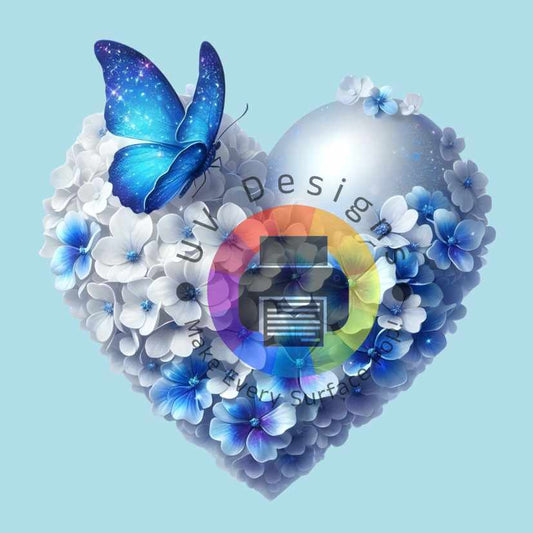 Cœur avec des fleurs blanches et bleues et un papillon n° 3