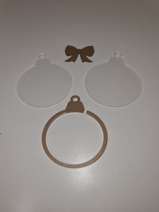 Acryl Kerst Ornament – Snowglobe met Strik  (8 cm)